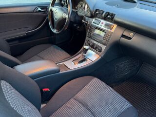 Mercedes-Benz C 220 203CL 2.1 110kW