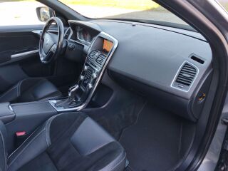 Volvo XC60 R-DESIGN AWD 2.4 D5 140kW