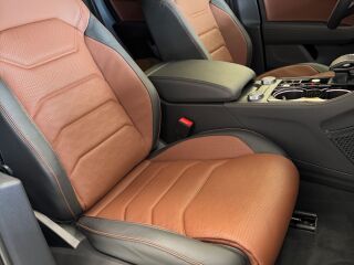 Volkswagen Touareg Elegance 3.0 TDI 170кВ