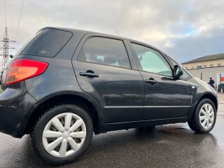 Suzuki SX4 Laxery edition 1.5 R4 16v 82kW