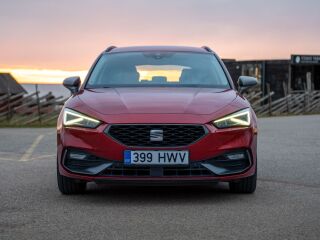 SEAT Leon Plug In Hybrid FR-Package Desire Red 150kW