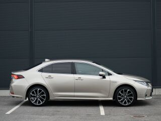 Toyota Corolla Luxury Plus 1.8 72kW