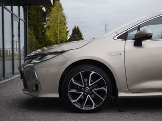 Toyota Corolla Luxury Plus 1.8 72kW