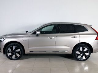 Volvo XC60 AWD ULTRA BRIGHT LUXURY XENIUM FULL 2.0 T8 Recharge Long Range Plug in Hybrid MY25 335kW