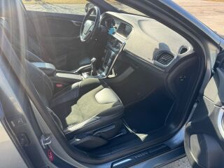 Volvo V40 R-Design-5 silindrit 2.0 D3 110кВ