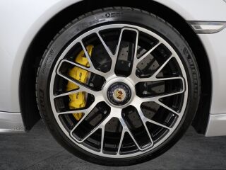 Porsche 911 Turbo S 3.8 412kW