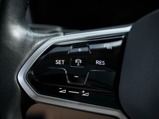 Volkswagen Touareg Atmosphere 4Motion Plug-In Hybrid 3.0 V6 TFSI PHEV 280kW 250кВ