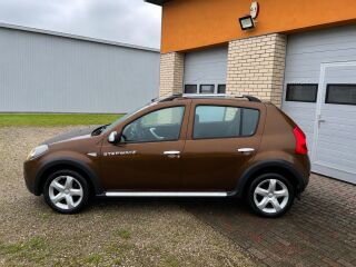 Dacia Sandero Stepway Laureate 1.6 62кВ