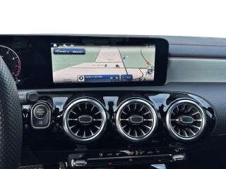 Mercedes-Benz CLA 220 4matic AMG pakett 2.0 140kW
