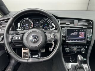 Volkswagen Golf R 4Motion 2.0 221kW