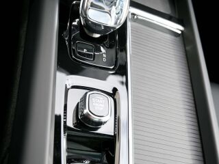 Volvo XC60 AWD T8 4C B&W LUXURY+ ULTRA BLACK INTELLI FUL 2.0 T8 Plug-in facelift 335кВ