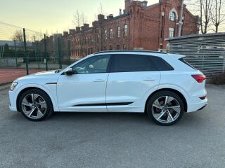 Audi e-tron 55 S-Line 300kW