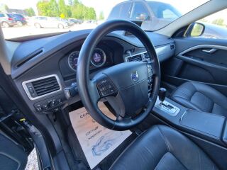 Volvo V70 MOMENTUM 2.4 R5 D5 136кВ