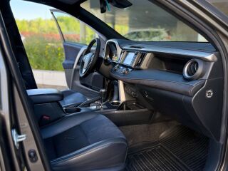 Toyota RAV4 Style Facelift Edition 2.5 114kW