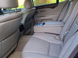 Lexus LS 600h 5.0 290kW