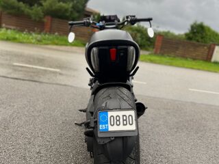 Ducati Diavel Carbon Dark 1198 L2 4 takti DOHC 114kW