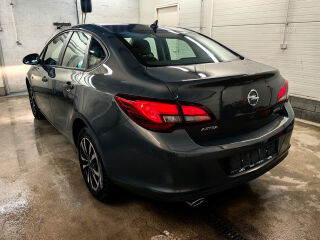 Opel Astra 1.4 103kW