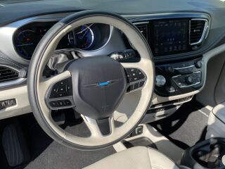 Chrysler Pacifica Platinum pistikhübriid 3.6 214kW