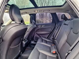 Volvo XC60 B4 MHEV AWD Momentum Adv Edt 2022 2.0 145kW