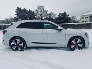 Audi e-tron 55 quatrro S-line 300kW 158kW