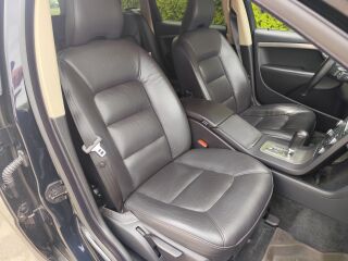 Volvo V70 MOMENTUM 2.4 R5 D5 136кВ