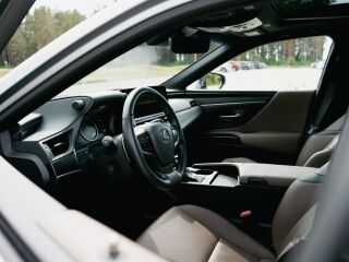 Lexus ES 300h 2.5 131kW