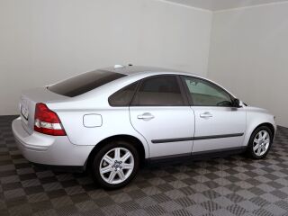 Volvo S40 Momentum 2.0 D4 100кВ