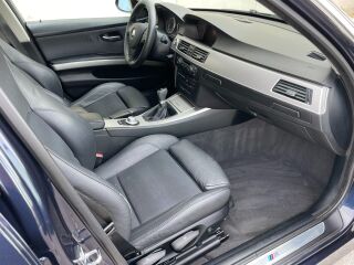 BMW 330 3.0 190kW