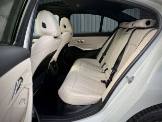 BMW 330 e xDrive M-Sportpakett LCI 2.0 R4 215kW