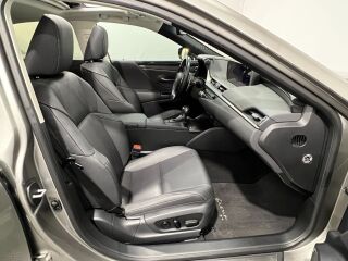 Lexus ES 300h 2.5 131kW