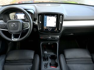 Volvo XC40 AWD INTELLI SAFE D4 140кВ