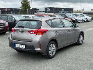 Toyota Auris 1.6 97кВ