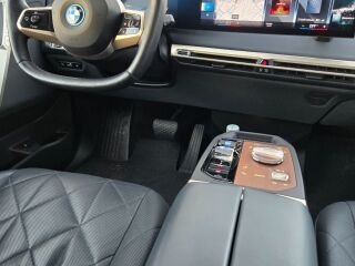 BMW iX xDrive 40 Sportpaket 240кВ
