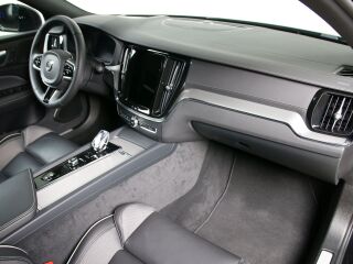 Volvo S60 AWD ULTIMATE DARK INTELLI SAFE PRO 2.0 B5 KERS Mild Hybrid 184кВ