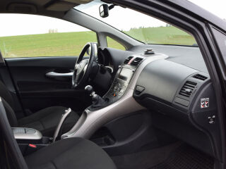 Toyota Auris 2.2 D 130кВ