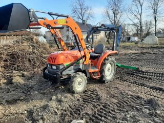 HitachiNX25 frontaallaadurKubota KL25