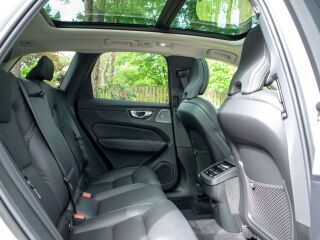 Volvo XC60 AWD 4C B&W ULTIMATE DARK Intelli PRO Xenium F 2.0 B4 AWD KERS MHEV Kerghübriid 145kW