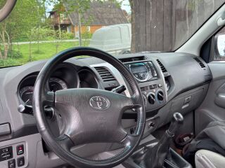 Toyota Hilux 2.5 106kW
