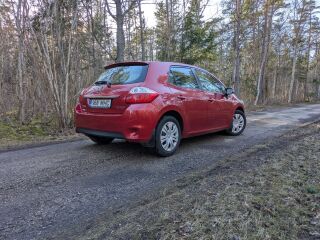 Toyota Auris 1.3 73кВ