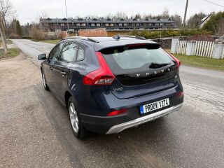 Volvo V40 Cross Country Momentum 1.6 D2 84кВ
