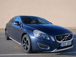 Volvo S60 Momentum R-Design paketiga 2.4 D5 151kW
