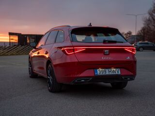 SEAT Leon Plug In Hybrid FR-Package Desire Red 150kW