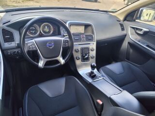 Volvo XC60 MOMENTUM 2.0 R5 D3 120kW