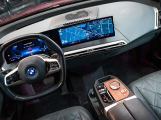BMW iX xDrive 40 SportPakett 102kW