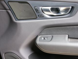 Volvo XC60 AWD BLACK EDITION INTELLI SAFE PRO 2.0 T6 Recharge Long Range Plug In Hybrid 293kW