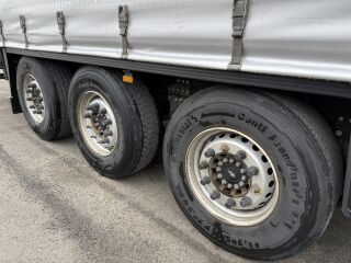 Schmitz Semitrailer Curtainsider Standard