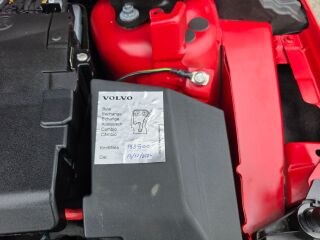 Volvo V40 Luxury Passion Red Solid 2.0 D3 110кВ