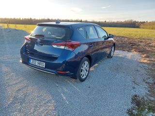 Toyota Auris 1.8 73кВ