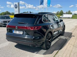 Volkswagen Touareg Elegance 3.0 V6 TDI 170кВ