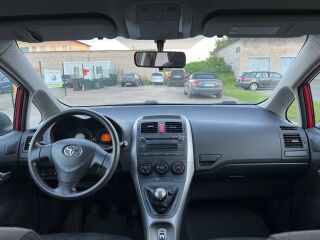 Toyota Auris 1.6 R4 91кВ